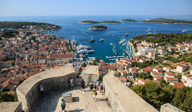 Hvar: turisti rado posjećuju Forticu s koje puca predivan pogled na grad i Paklenske otoke