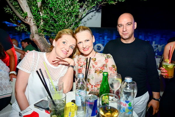 Odlična zabava u Noštromo i Vagabundo barovima na Viru