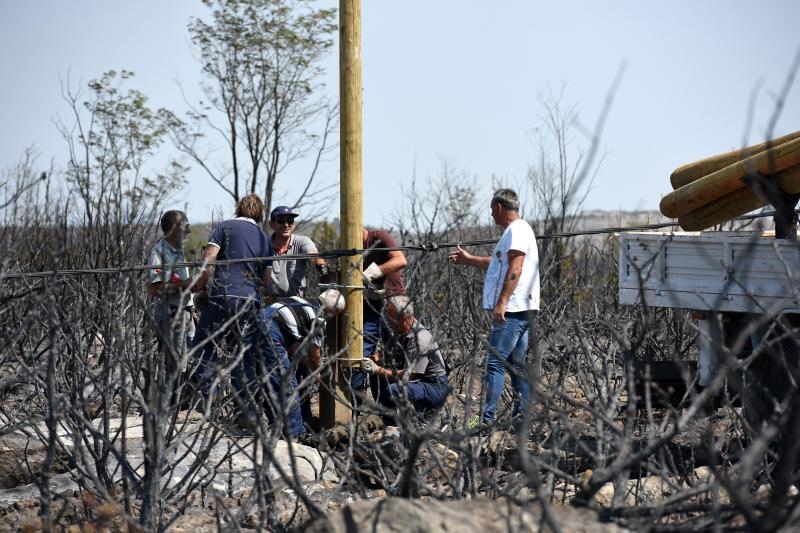 Pristeg: Nakon što je lokaliziran požar, na teren su izašle ekipe koje saniraju štetu na elektro mreži Pristeg: Nakon što je lokaliziran požar, na teren su izašle ekipe koje saniraju štetu na elektro mreži