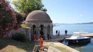 Karma:Počela akcija čišćenja Carske fontane Karma:Počela akcija čišćenja Carske fontane