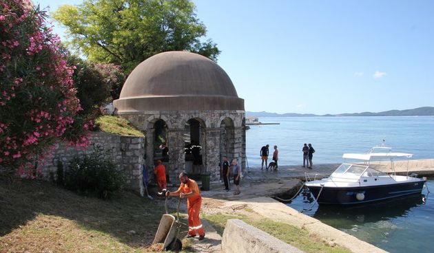 Karma:Počela akcija čišćenja Carske fontane