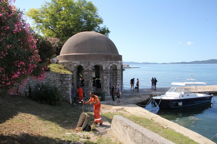 Karma:Počela akcija čišćenja Carske fontane Karma:Počela akcija čišćenja Carske fontane