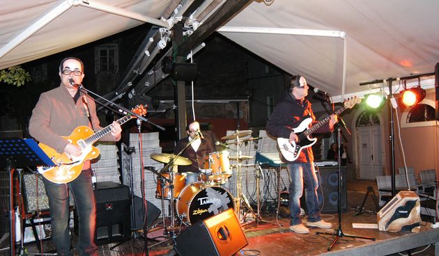 Caffe bar Kult: Kitsch party i Pacific bullets