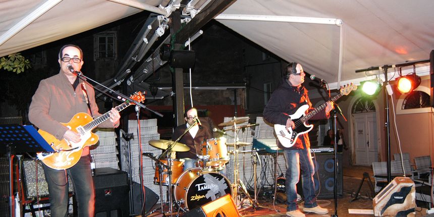 Caffe bar Kult: Kitsch party i Pacific bullets Caffe bar Kult: Kitsch party i Pacific bullets