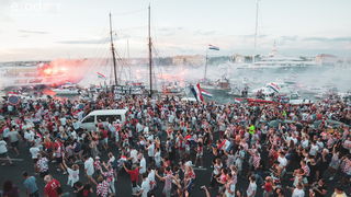 Zadar priredio čudesan doček svojim Vatrenim herojima (1)