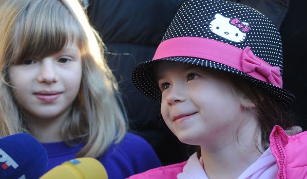 Zadar, 12.01.2013 Malena Stephanie Milda se nakon uspjesne operacije s obitelji vratila iz Chicaga u Hrvatsku. Petogodisnja djevojcica u Chicagu je operirana zbog Arnold-Chiari malformacije, i to zahvaljujuci velikoj humanitarnoj akciji u kojoj je u samo