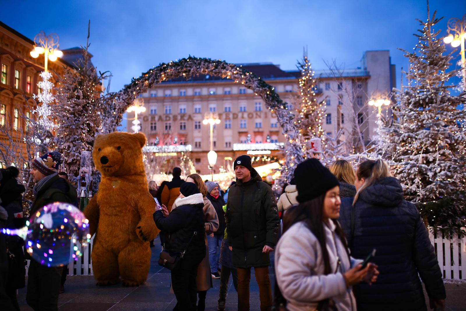 Zagrebački Advent na Trgu bana Jelačića