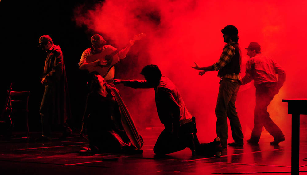 Zadar, 21.01.2013. snimio: Nenad Marčev
TEATAR EXIT, Zagreb
Saša Anočić
KAUBOJI
redatelj: Saša Anočić
igraju: Živko Anočić, Matija Antolić,
Hrvoje Barišić, Krunoslav Klabučar,
Rakan Rushaidat, Radovan Ruždjak i Ivana Rushaidat
izvan pre Zadar, 21.01.2013. snimio: Nenad Marčev
TEATAR EXIT, Zagreb
Saša Anočić
KAUBOJI
redatelj: Saša Anočić
igraju: Živko Anočić, Matija Antolić,
Hrvoje Barišić, Krunoslav Klabučar,
Rakan Rushaidat, Radovan Ruždjak i Ivana Rushaidat
izvan pre