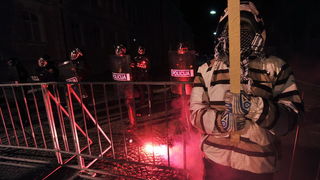 Maribor (Slovenija), 031212.
Prosvjed gradjana Maribora protiv trenutacnog gradonacelnika Franca Kanglera, osumnjicenog za umjesanost u korupciju. Prosvjed je zapoceo okupljanjem nekoliko tisuca ljudi na Trgu Slobode, a zatim se preselio ispred zgrade opc Maribor (Slovenija), 031212.
Prosvjed gradjana Maribora protiv trenutacnog gradonacelnika Franca Kanglera, osumnjicenog za umjesanost u korupciju. Prosvjed je zapoceo okupljanjem nekoliko tisuca ljudi na Trgu Slobode, a zatim se preselio ispred zgrade opc