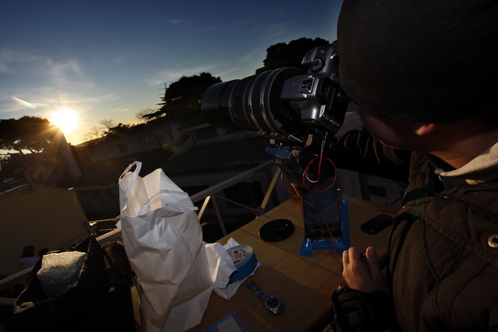 Pula,040111.
Djelomicna pomracina sunca mogla se vidjeti iz cijele hrvatske. Puljani su ovaj rijetki prizor uz zastitu filtera promatrali i fotografirali sa Pulske zvjezdarnice na monte zaru.
Foto: Srecko Niketic / CROPIX