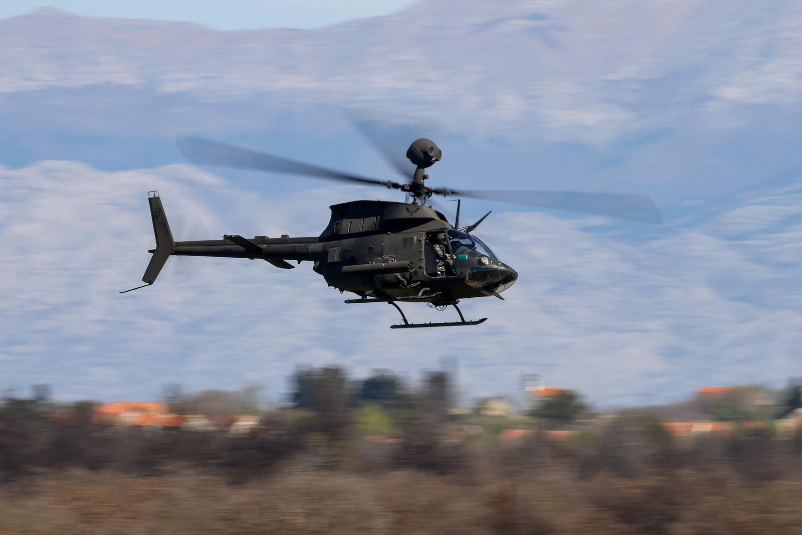 Zemunik: 20. obljetnica akrobatske grupe “Krila Oluje” Zemunik: 20. obljetnica akrobatske grupe “Krila Oluje”