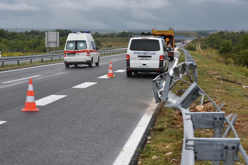Jutros oko 9:30 na autocesti A1 kod cvoza Zadar1 dogodila se teska prometna nesreca u kojoj je smrtno stradala jedna osoba. Photo: Dino Stanin/PIXSELL