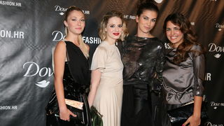 Zagreb, 300911.
Zagrebacki velesajam.
Modna revija Dove Fashion.hr proljece – ljeto 2012.
Na slici: Jelena Veljaca (druga slijeva) u drustvu.
Foto: Biljana Gaurina / CROPIX Zagreb, 300911.
Zagrebacki velesajam.
Modna revija Dove Fashion.hr proljece – ljeto 2012.
Na slici: Jelena Veljaca (druga slijeva) u drustvu.
Foto: Biljana Gaurina / CROPIX