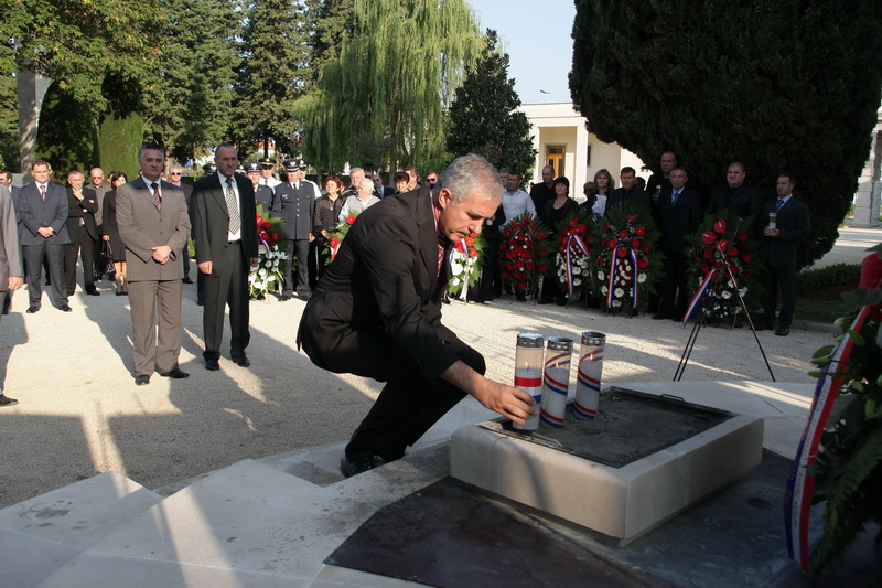 Image 1054149 (auto)