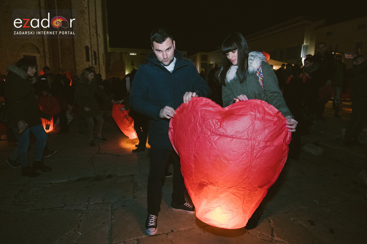 Humanitarni svjetlosni spektakl “Zaželi ljubav 2018.” @ Forum