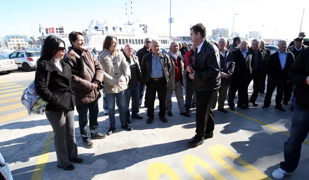 Zadar, 280213. 
Poluotok, Liburnska obala. Prosvjedni skup oko 80 bivsih zaposlenika Croatia Zadar Line-a. To je do sada najmasovniji prosvjedni skup bivsih zaposlenika i ujedno najdulji stecaj u Hrvatskoj.
Foto: Jure Miskovic / CROPIX