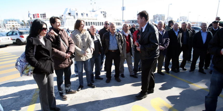 Zadar, 280213. 
Poluotok, Liburnska obala. Prosvjedni skup oko 80 bivsih zaposlenika Croatia Zadar Line-a. To je do sada najmasovniji prosvjedni skup bivsih zaposlenika i ujedno najdulji stecaj u Hrvatskoj.
Foto: Jure Miskovic / CROPIX