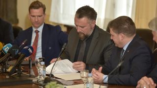 Potpisan ugovor za 10 projekata sanacije i rekonstrukcije pomorskog dobra Potpisan ugovor za 10 projekata sanacije i rekonstrukcije pomorskog dobra