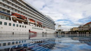 Kruzer Viking Saturn kod Pozdrava suncu