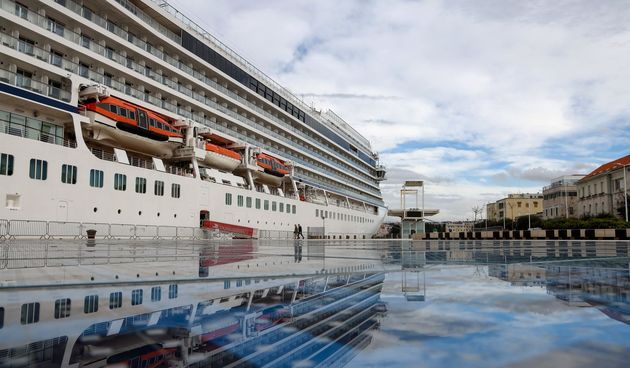 Kruzer Viking Saturn kod Pozdrava suncu