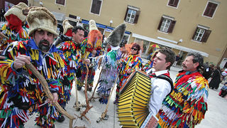 Povorka karnevalske skupine “Sovinjski pusti”