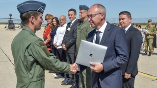 Svečanost povodom završetka obuke pilota na helikopterima OH-58D Kiowa Warrior Svečanost povodom završetka obuke pilota na helikopterima OH-58D Kiowa Warrior