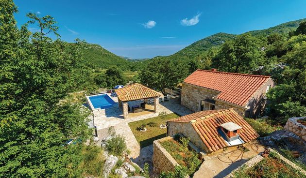 Novasol, vila s bazenom