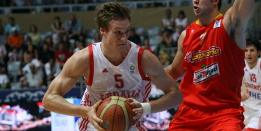 Zadar, 180710.
Dvorana Kresimira Cosica na Visnjiku.
Kosarkaska utakmica za 3.mjesto Prvenstva Europe do 20 godina izmedju Hrvatske i Spanjolske.
Na fotografiji : Leon Radosevic u napadu
Foto : Vladimir Ivanov / CROPIX Zadar, 180710.
Dvorana Kresimira Cosica na Visnjiku.
Kosarkaska utakmica za 3.mjesto Prvenstva Europe do 20 godina izmedju Hrvatske i Spanjolske.
Na fotografiji : Leon Radosevic u napadu
Foto : Vladimir Ivanov / CROPIX