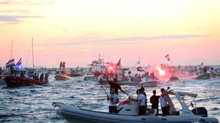 Svečani doček zadarskih Vatrenih: Jedrenjakom Branimir plovili od Gradskog mosta do gata na zadarskoj rivi