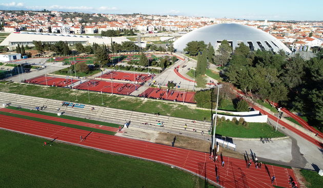 Uskršnji ponedjeljak u ŠC Višnjik. Atletska staza, košarkaški tereni, Dvorana Krešimir Ćosić