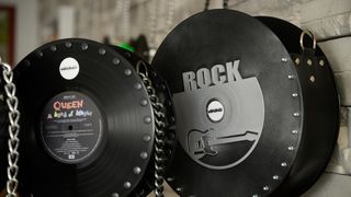 Miljana Jovičić proizvodi torbice od starih gramofonskih ploča