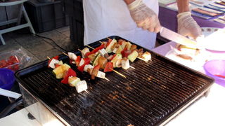 Štandovi i degustacija veganskih jela na Narodnom trgu, “Udruga Prijatelji životinja”