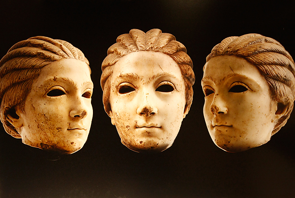 Izložba fotografija Ive Pervana i Mladena Radolovića Mrlje u crkvi SV.Donata Izložba fotografija Ive Pervana i Mladena Radolovića Mrlje u crkvi SV.Donata