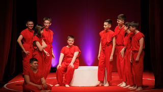 Igrajmo se: Zabranjeno mlađima od 15 strana A