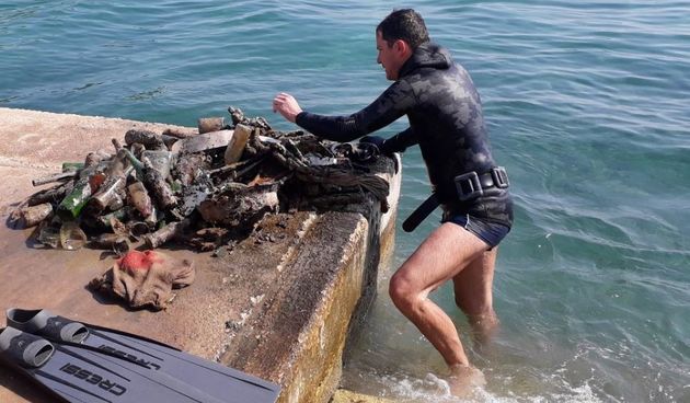 Nikola Đaković sam čisti podmorje u središtu Preka