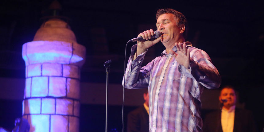 Humanitarni rođendanski koncert klape Kontrada u Arsenalu. Ivica Sikirić Ićo. Humanitarni rođendanski koncert klape Kontrada u Arsenalu. Ivica Sikirić Ićo.