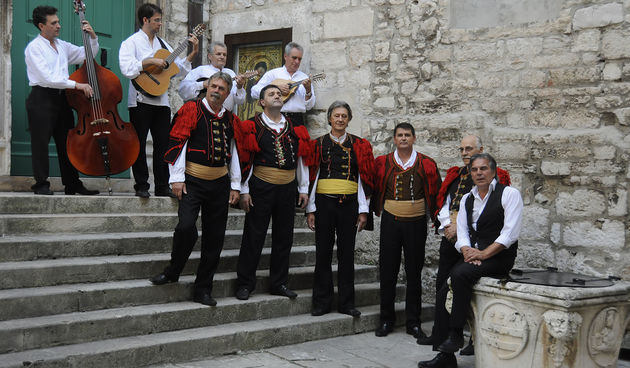Klapa Maslina i Davor Radolfi, Foto: Fama