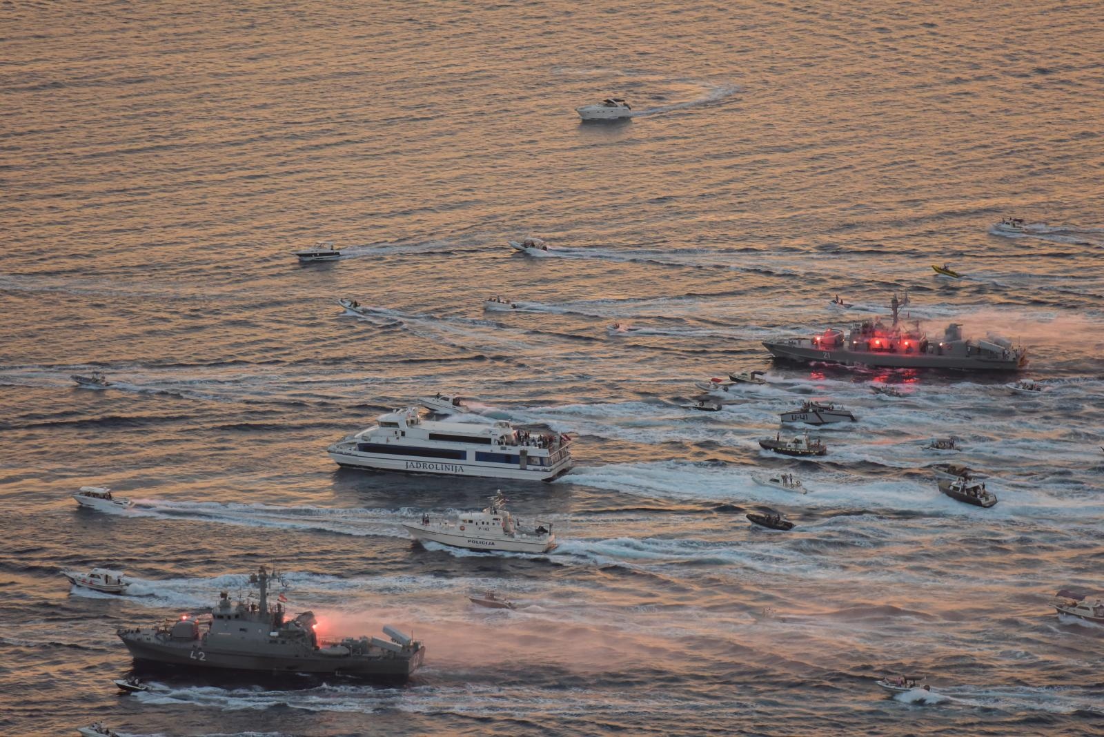 Splićani ispratili Olivera na posljednju plovidbu – fotografije iz zraka