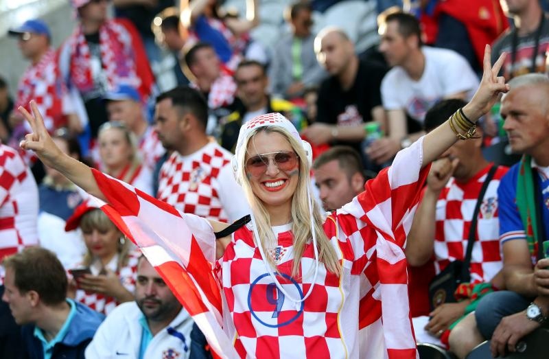 Hrvatski navijači okupirali Lens uoči utakmice s Portugalom, Photo: PIXSELL Hrvatski navijači okupirali Lens uoči utakmice s Portugalom, Photo: PIXSELL
