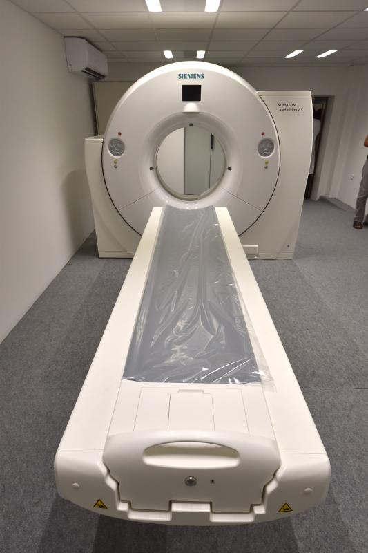 Ministar zdravlja dr. Dario Nakić predao je OB Zadar novi CT uredjaj vrijedan 5,5 milijuna kuna, ciju je nabavu osiguralo ministarstvo. Photo: Dino Stanin/PIXSELL Ministar zdravlja dr. Dario Nakić predao je OB Zadar novi CT uredjaj vrijedan 5,5 milijuna kuna, ciju je nabavu osiguralo ministarstvo. Photo: Dino Stanin/PIXSELL