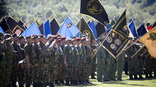 Knin, 050811.
Podizanjem zastave na Kninskoj tvrdjavi i postrojavanjem vojnih snaga na nogometnom igralistu obiljezena je 16. obljetnica VRO Oluja, Dan pobjede i domovinske zahvalnosti i Dan hrvatskih branitelja.
Foto: Ante Cizmic / CROPIX Knin, 050811.
Podizanjem zastave na Kninskoj tvrdjavi i postrojavanjem vojnih snaga na nogometnom igralistu obiljezena je 16. obljetnica VRO Oluja, Dan pobjede i domovinske zahvalnosti i Dan hrvatskih branitelja.
Foto: Ante Cizmic / CROPIX