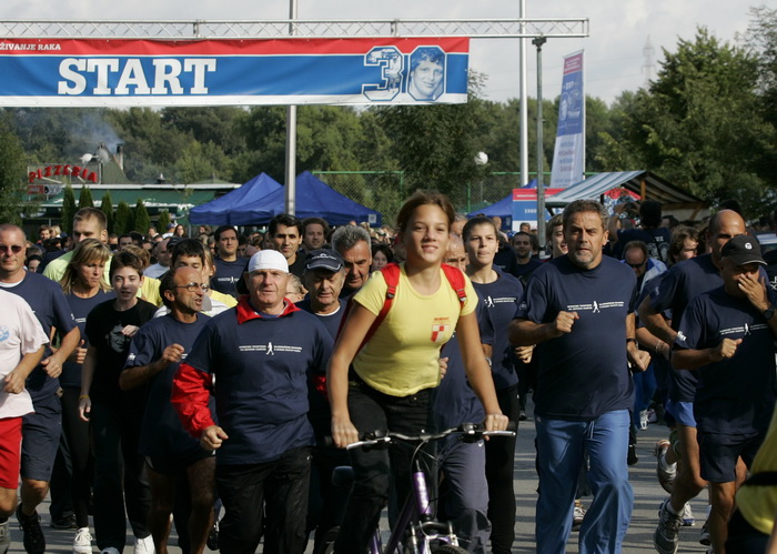 Zagreb, 190910.
Danas se na malom Jarunskom jezeru odrzava humanitarna manifestacija Terry Fox Run koja je pod pokroviteljstvom predsjednika drzave Ive Josipovica, Vlade RH i Grada Zagreba. Gradjani mogu sudjelovati trcanjem, hodanjem, rolanjem i voznjom