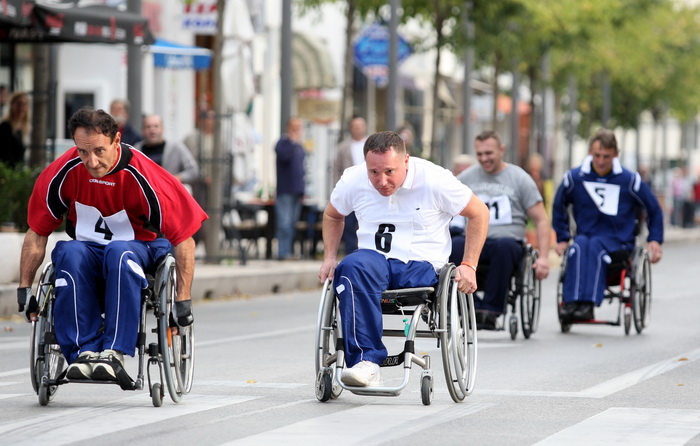 Zadar, 081111.
Premijerka Jadranka Kosor sa ministrima posjetila je Zadar povodom sportskih igara za invalide domovinskog rata, posjetila je i Luku Gazenicu koja je u izgradnji.
Foto : Andrija Lucic / cropix Zadar, 081111.
Premijerka Jadranka Kosor sa ministrima posjetila je Zadar povodom sportskih igara za invalide domovinskog rata, posjetila je i Luku Gazenicu koja je u izgradnji.
Foto : Andrija Lucic / cropix