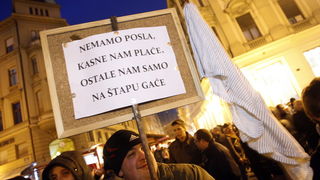 Zagreb, 040311.
Peti po redu, protuvladin prosvjed tzv. facebook grupe zapocinje veceras na Cvjetnom trgu.
Na fotografiji: Transparenti.
Foto: Davor Pongracic / CROPIX Zagreb, 040311.
Peti po redu, protuvladin prosvjed tzv. facebook grupe zapocinje veceras na Cvjetnom trgu.
Na fotografiji: Transparenti.
Foto: Davor Pongracic / CROPIX