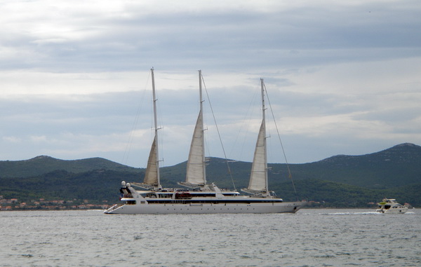 Jedrenjak Le Ponant islplovljava iz Zadra Jedrenjak Le Ponant islplovljava iz Zadra