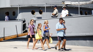 Zadar, 050810.
Brod Hrvatske ratne mornarice Andrija Mohorovcic na vezu u zadarskoj luci otvoren je za gradjane koji ga mogu razgledati, od 8 do 12 sati.
Foto: Jure Miskovic / CROPIX