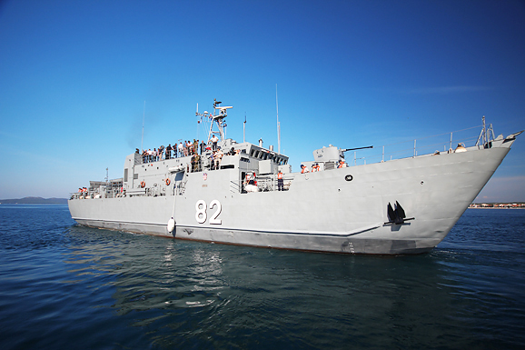 Polazak ratnog broda HRM-a sa zadarske rive (foto:Saša Čuka)