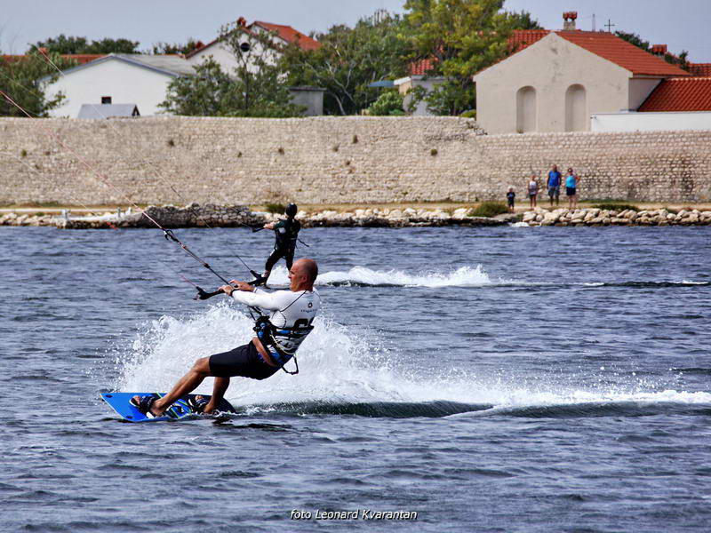 Kite surferi guštaju u Ninu