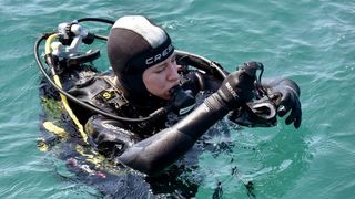 4. Dive In festival zapoceo je danas na rivi. Akcija ciscenja podmorja. Photo: Dino Stanin/PIXSELL