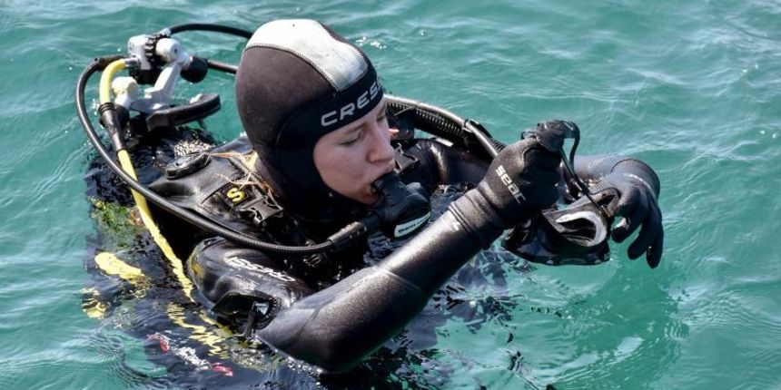 4. Dive In festival zapoceo je danas na rivi. Akcija ciscenja podmorja. Photo: Dino Stanin/PIXSELL 4. Dive In festival zapoceo je danas na rivi. Akcija ciscenja podmorja. Photo: Dino Stanin/PIXSELL